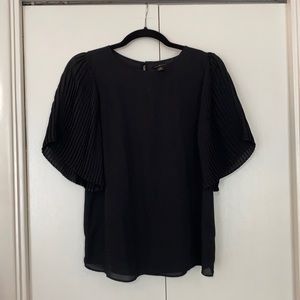 Flutter sleeves black top